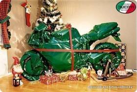 мотоцикл под елкой